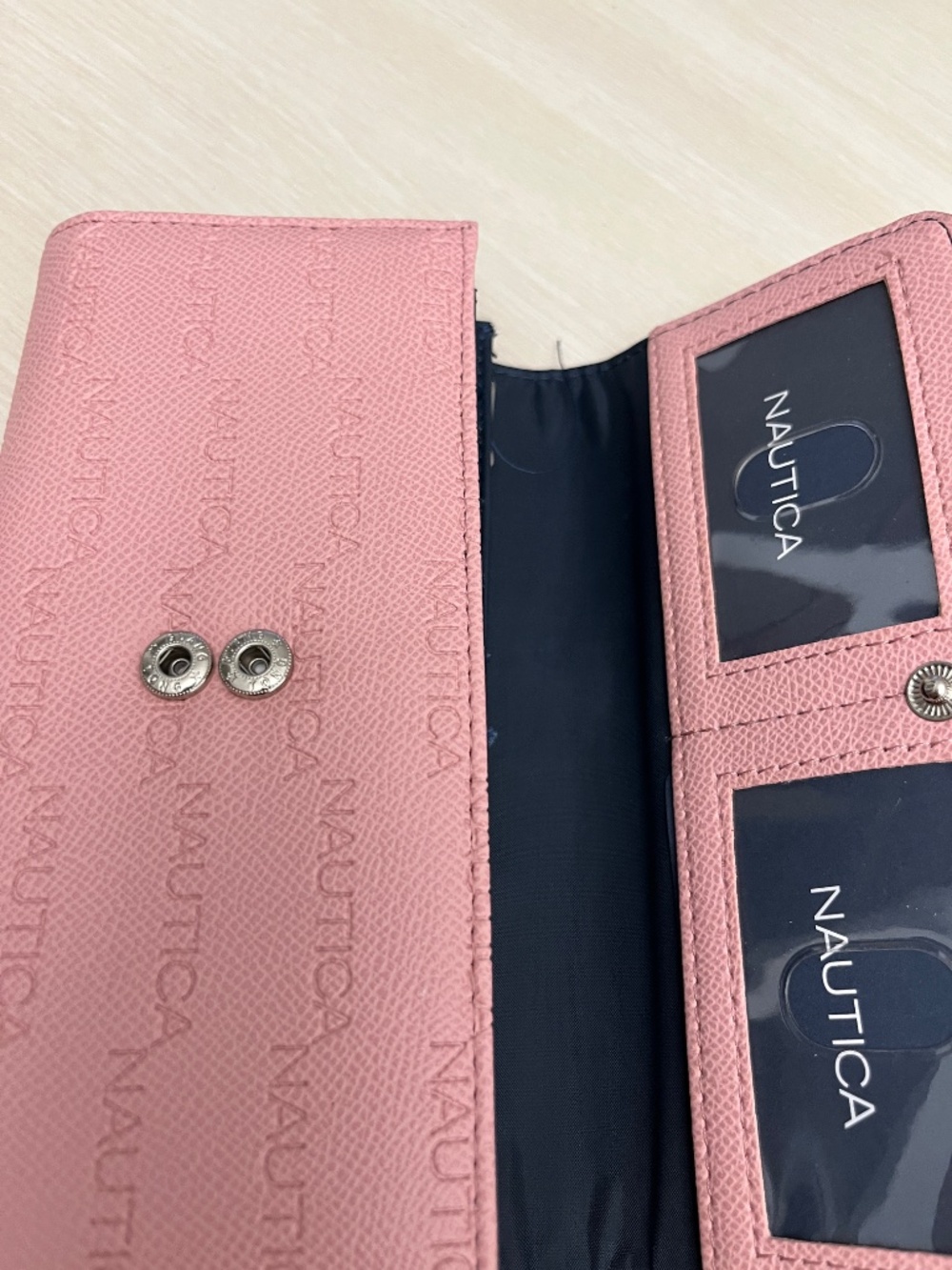 New Nautica Woman’s Pick Wallet - Picture 7 of 13